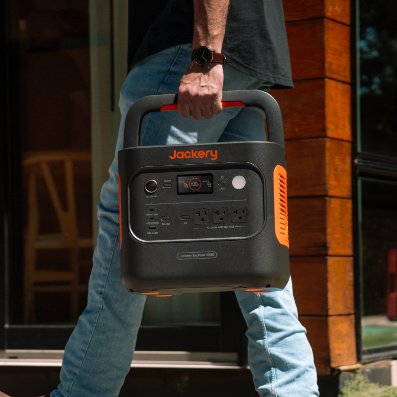 Jackery Solar Generator 2000 v2